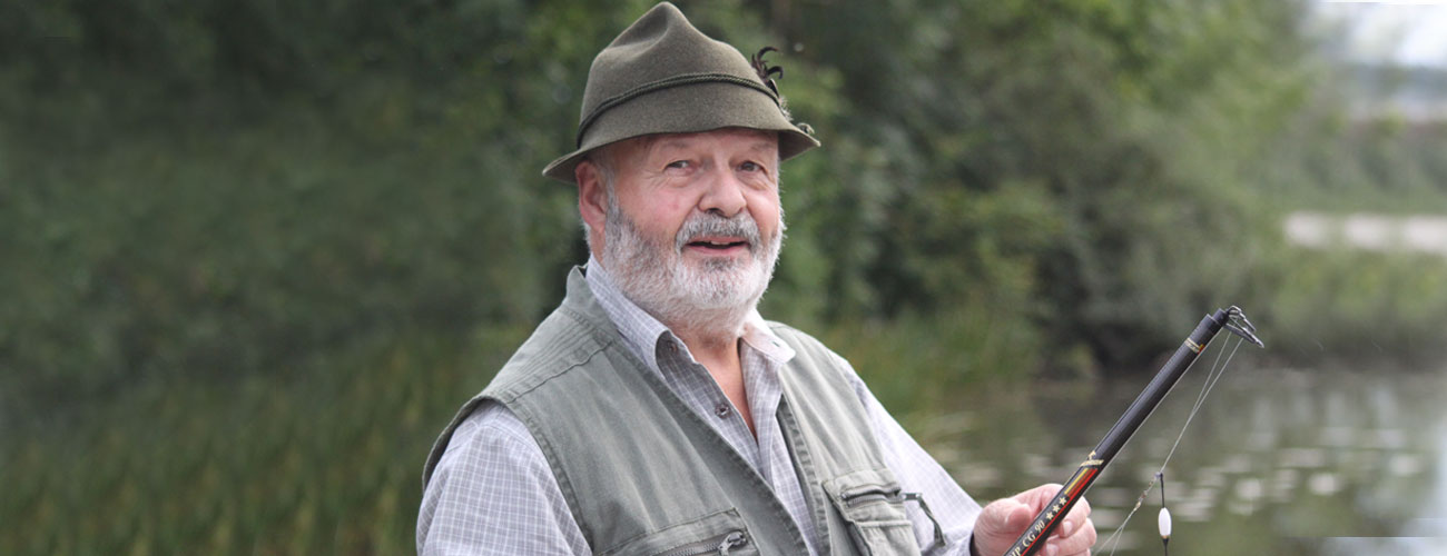 Eugen Lehle leitet den Vorbereitungskurs für die staatliche Fischerprüfung beim ASV Meckenbeuren-Kehlen e.V. Eugen Lehle leitet den Vorbereitungskurs für die staatliche Fischerprüfung beim ASV Meckenbeuren-Kehlen e.V.